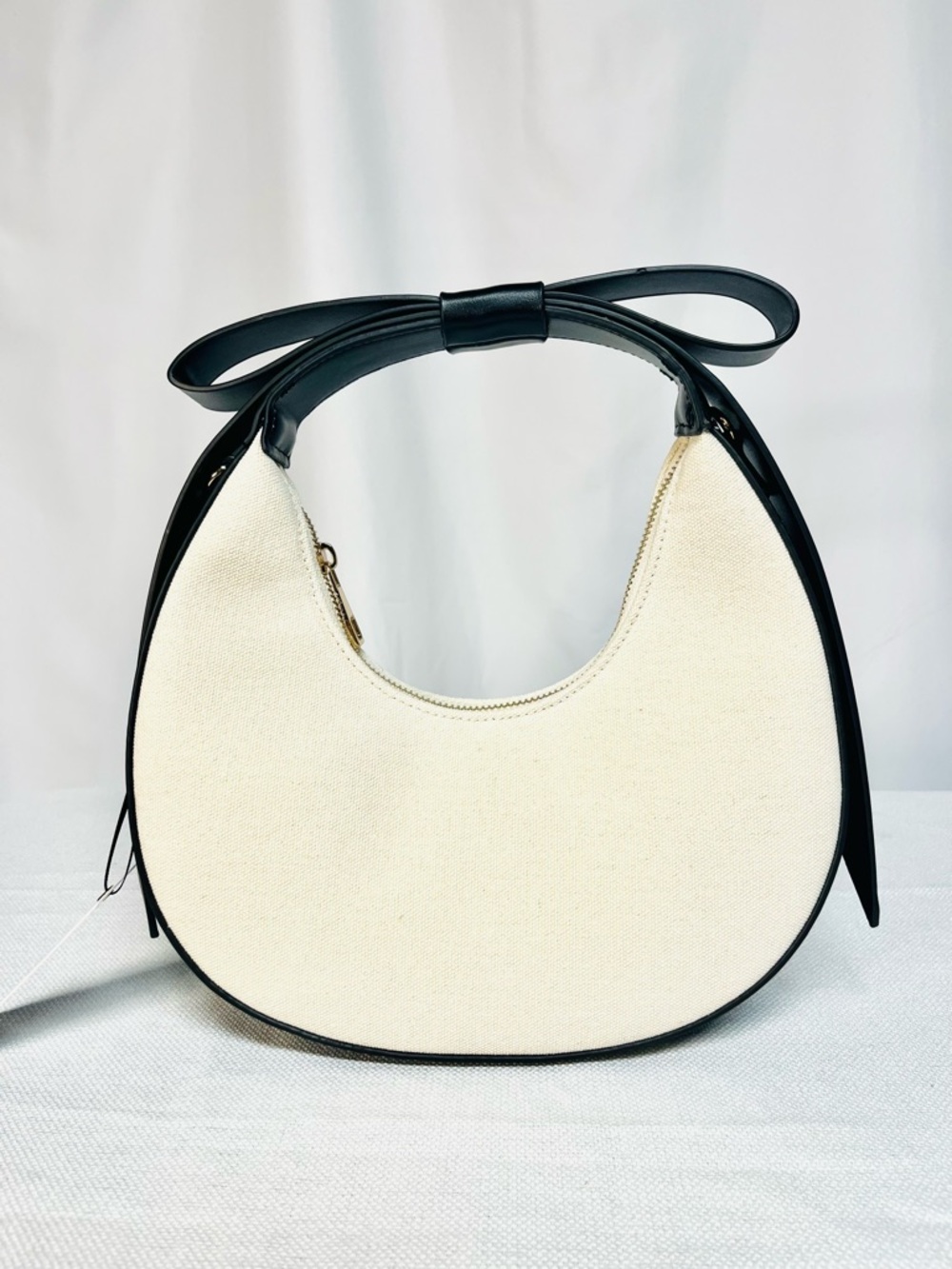 Two-Tone Crescent Bow Tie Crossbody HandBag — Black & Cream - Picture 3 of 14